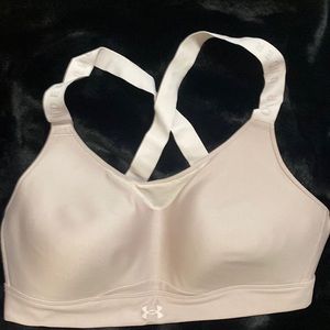 Size Large Under Armor Sports Bra. Light pink.